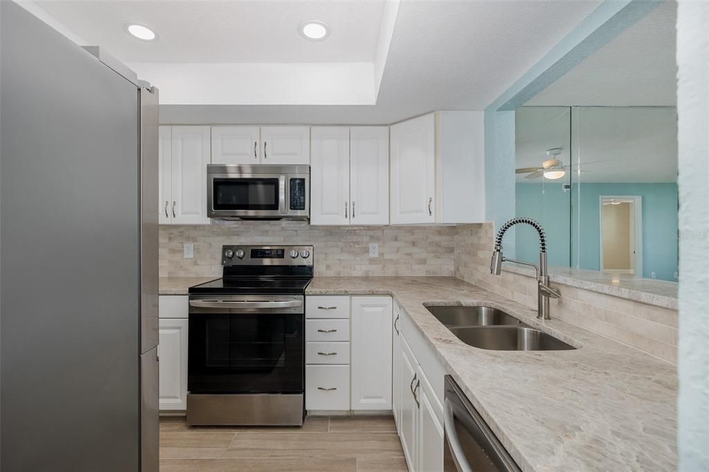 For Sale: $339,000 (2 beds, 2 baths, 1025 Square Feet)