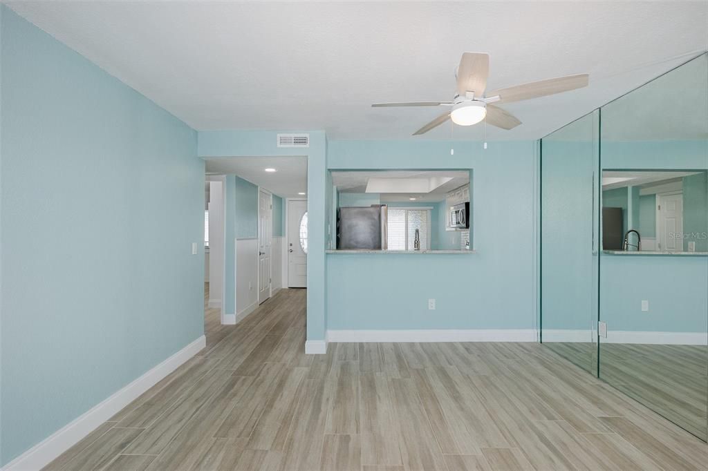 For Sale: $339,000 (2 beds, 2 baths, 1025 Square Feet)