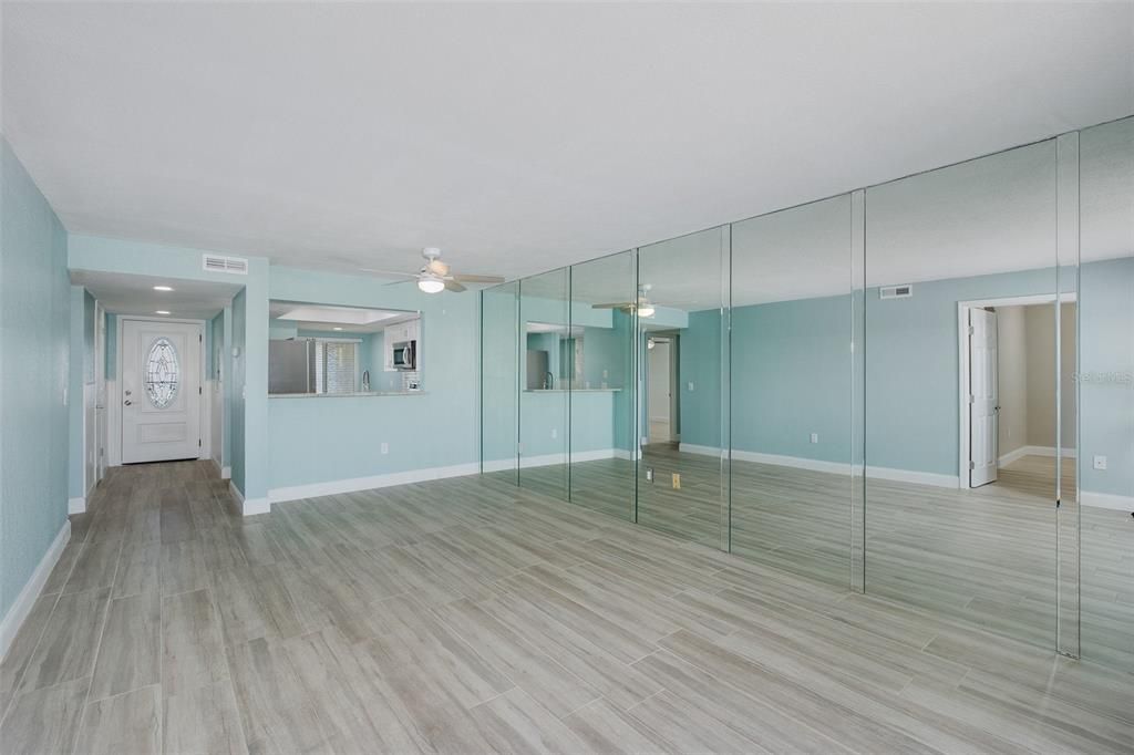 For Sale: $339,000 (2 beds, 2 baths, 1025 Square Feet)