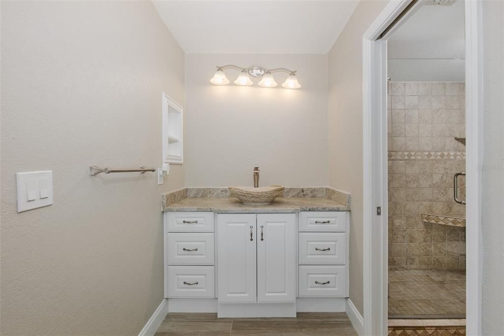 For Sale: $339,000 (2 beds, 2 baths, 1025 Square Feet)