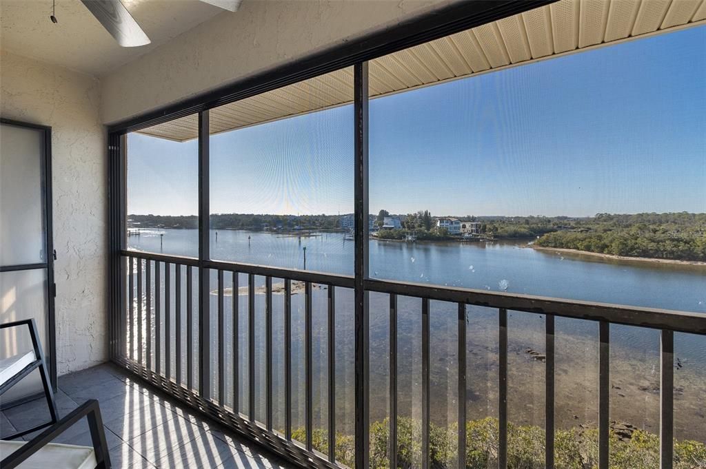 For Sale: $339,000 (2 beds, 2 baths, 1025 Square Feet)