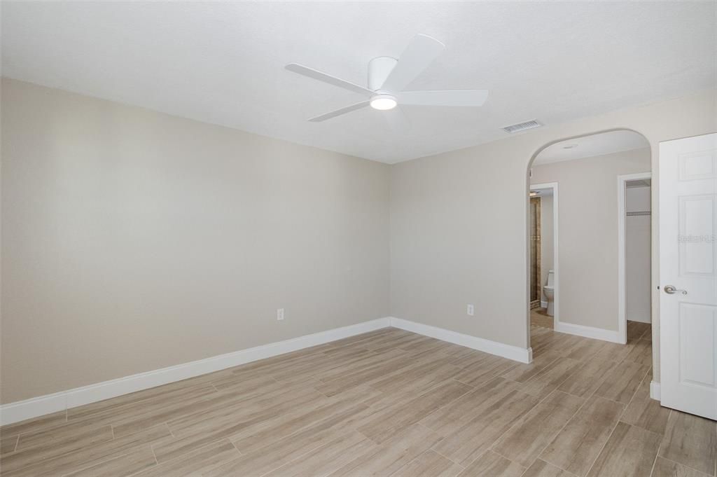 For Sale: $339,000 (2 beds, 2 baths, 1025 Square Feet)