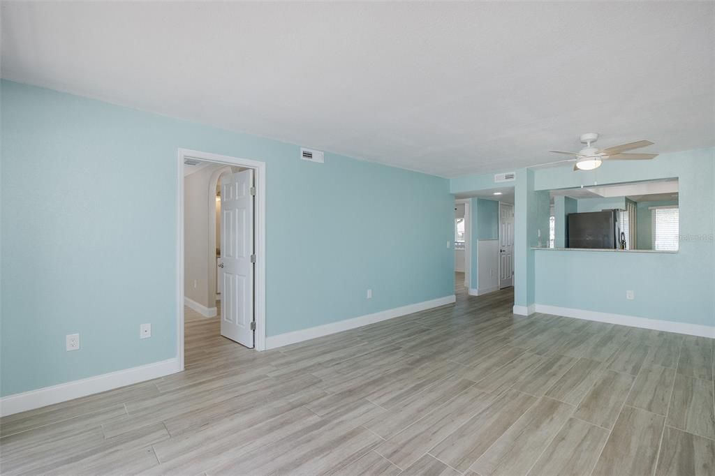 For Sale: $339,000 (2 beds, 2 baths, 1025 Square Feet)