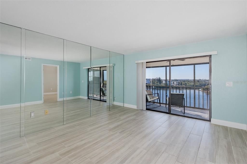For Sale: $339,000 (2 beds, 2 baths, 1025 Square Feet)
