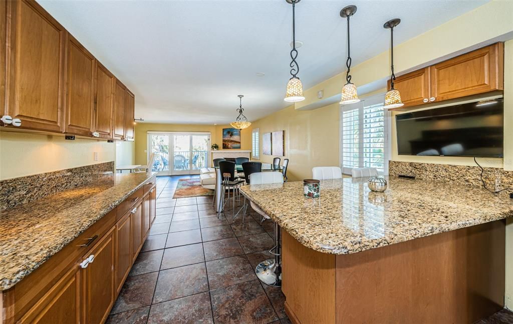 For Sale: $850,000 (2 beds, 3 baths, 1450 Square Feet)