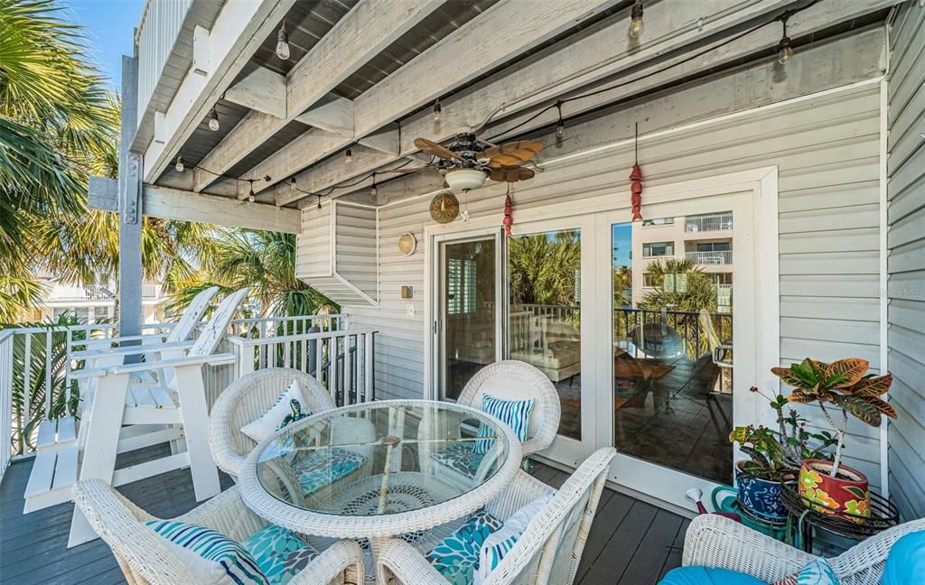 For Sale: $850,000 (2 beds, 3 baths, 1450 Square Feet)