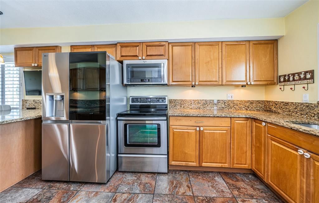 For Sale: $850,000 (2 beds, 3 baths, 1450 Square Feet)