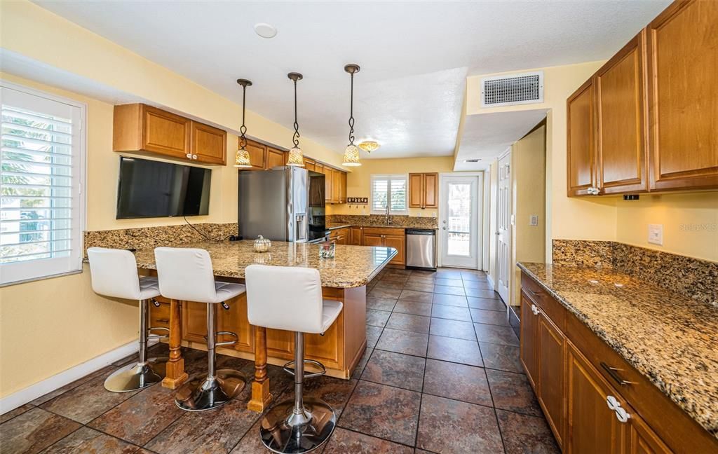 For Sale: $850,000 (2 beds, 3 baths, 1450 Square Feet)