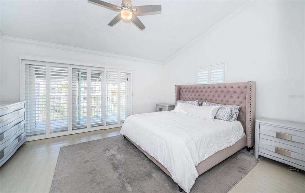 For Sale: $850,000 (2 beds, 3 baths, 1450 Square Feet)