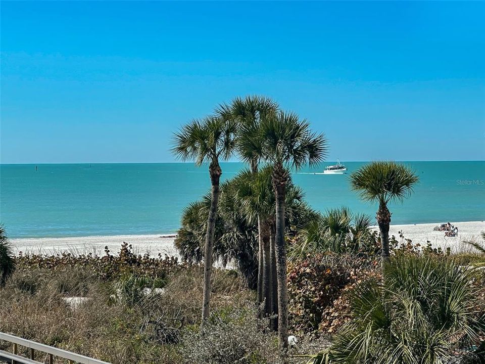 For Sale: $850,000 (2 beds, 3 baths, 1450 Square Feet)