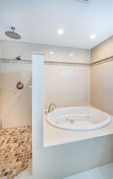 For Sale: $850,000 (2 beds, 3 baths, 1450 Square Feet)