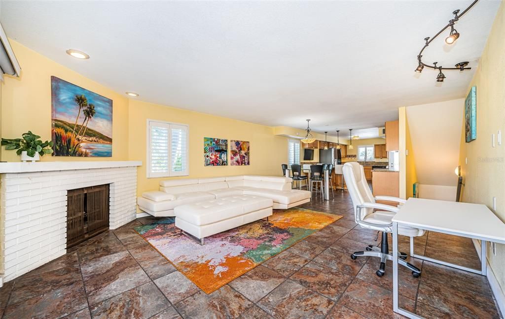 For Sale: $850,000 (2 beds, 3 baths, 1450 Square Feet)
