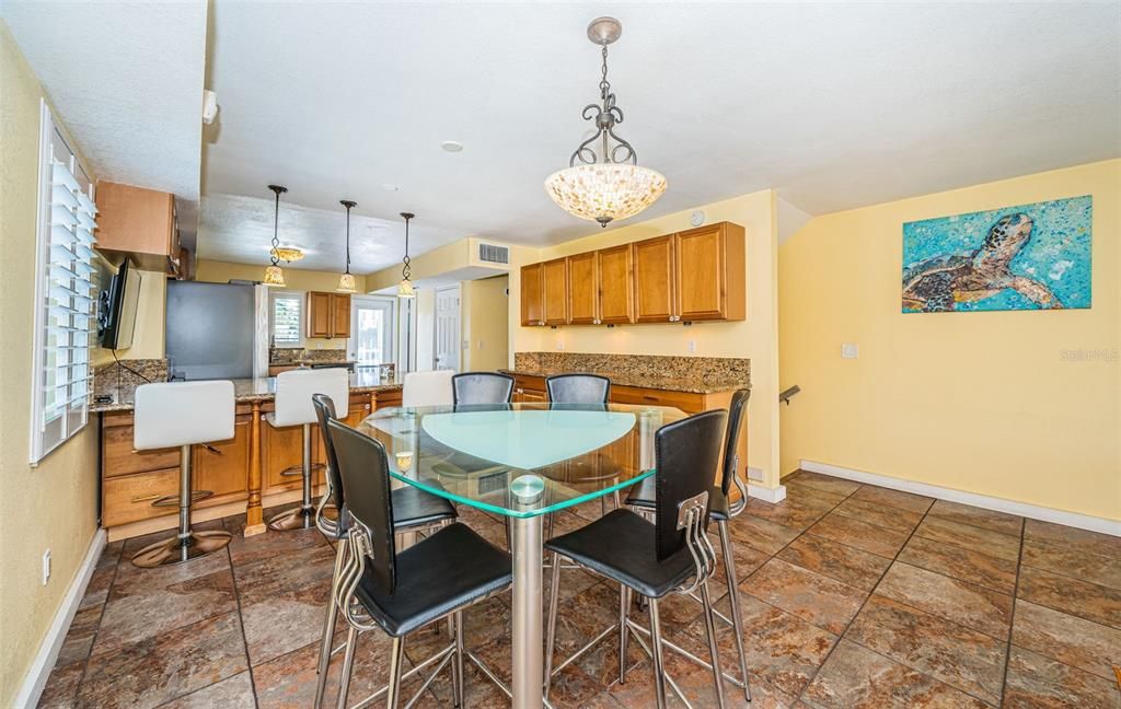 For Sale: $850,000 (2 beds, 3 baths, 1450 Square Feet)
