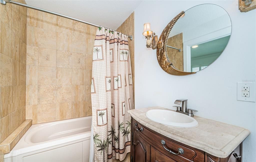 For Sale: $850,000 (2 beds, 3 baths, 1450 Square Feet)