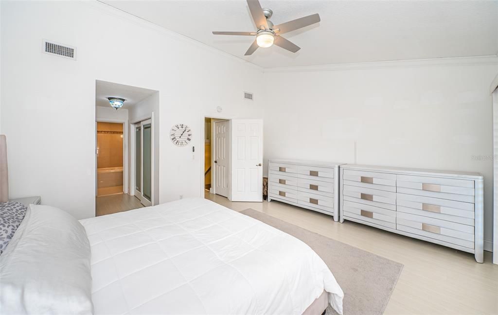 For Sale: $850,000 (2 beds, 3 baths, 1450 Square Feet)