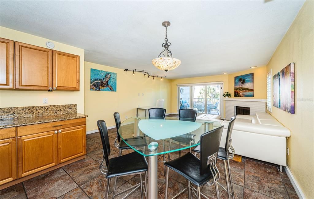 For Sale: $850,000 (2 beds, 3 baths, 1450 Square Feet)