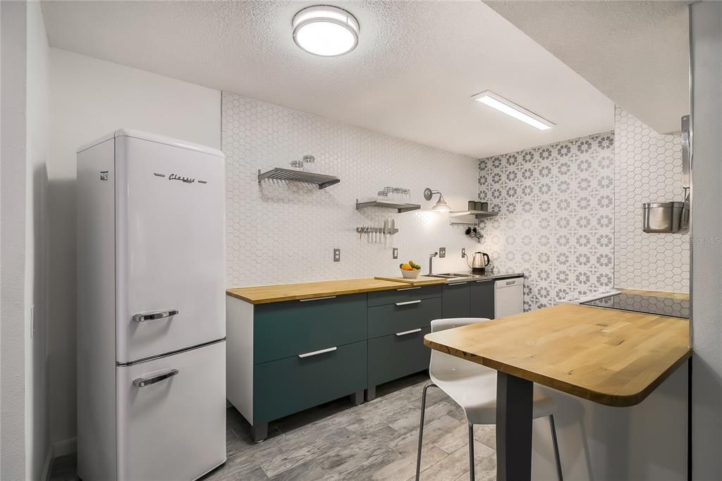На продажу: $115,000 (2 спален, 2 ванн, 833 Квадратных фут)