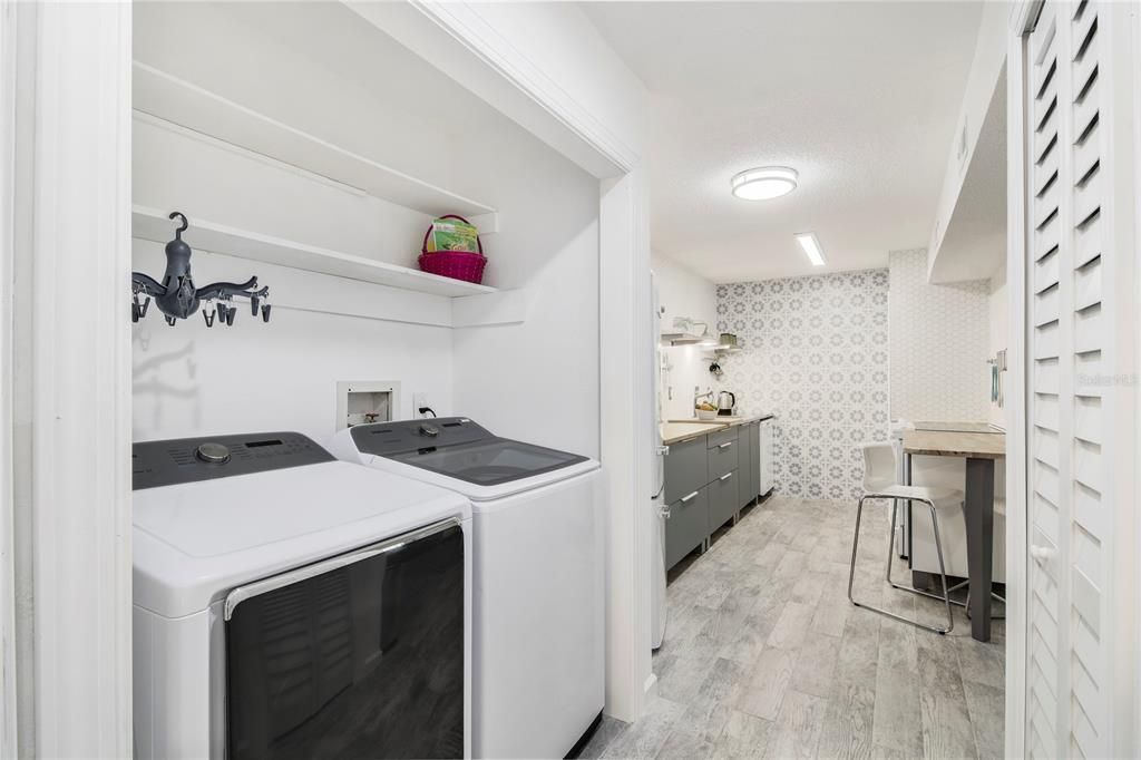 На продажу: $115,000 (2 спален, 2 ванн, 833 Квадратных фут)