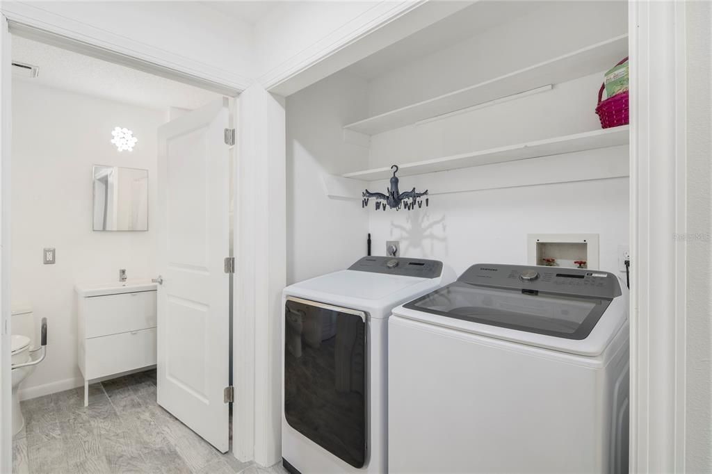 На продажу: $115,000 (2 спален, 2 ванн, 833 Квадратных фут)