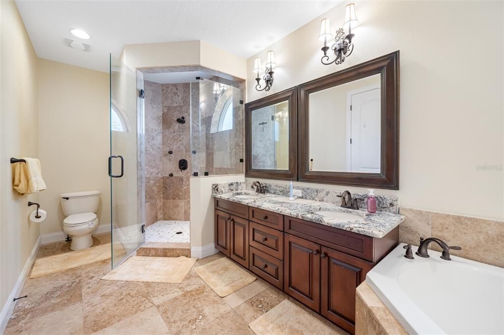 En Venta: $499,900 (3 camas, 2 baños, 2700 Pies cuadrados)