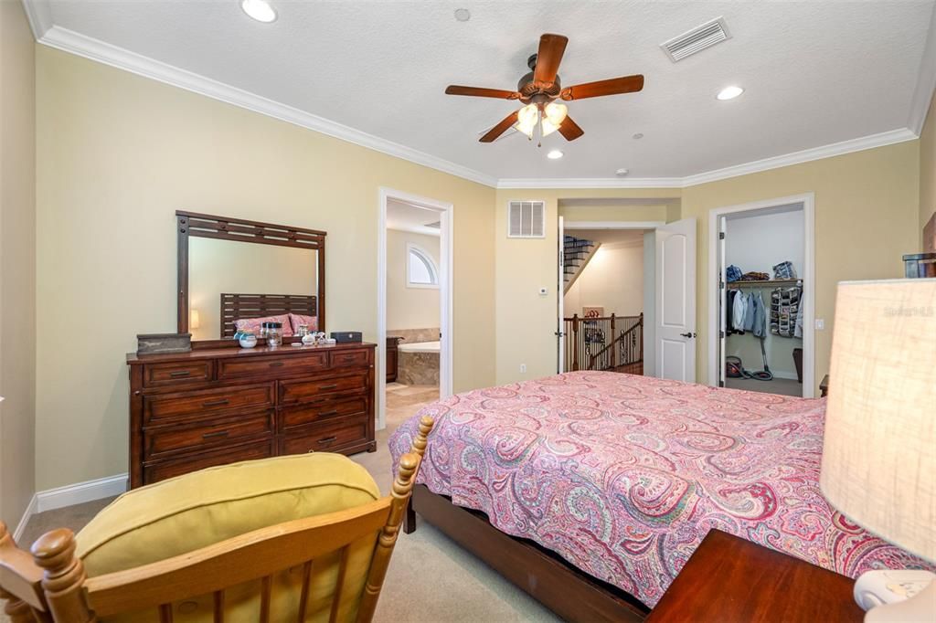 En Venta: $499,900 (3 camas, 2 baños, 2700 Pies cuadrados)