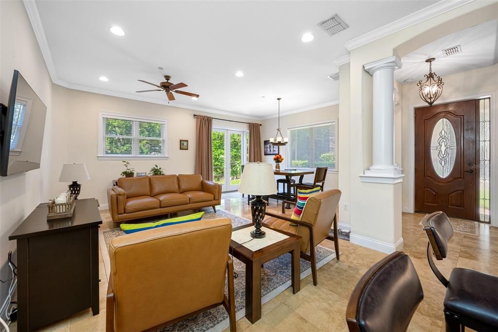En Venta: $499,900 (3 camas, 2 baños, 2700 Pies cuadrados)