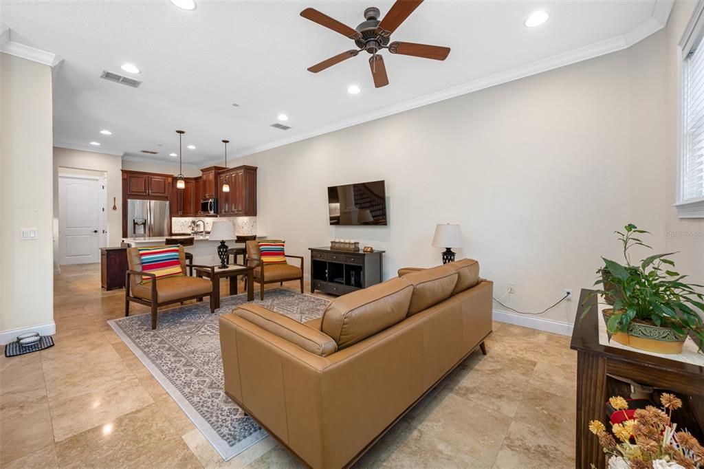 En Venta: $499,900 (3 camas, 2 baños, 2700 Pies cuadrados)