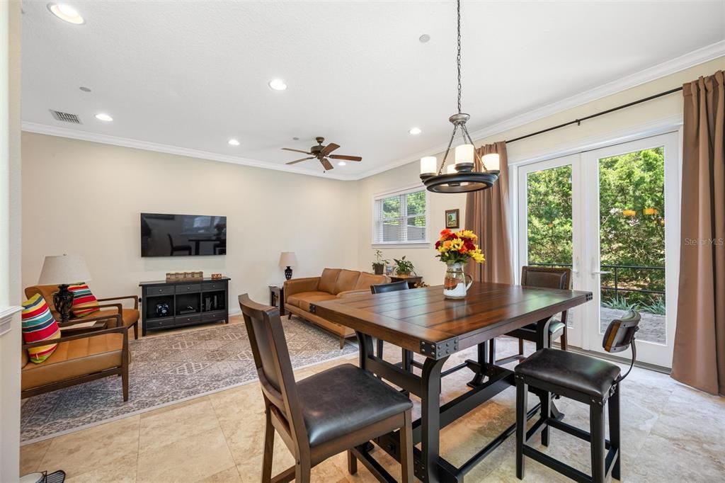 En Venta: $499,900 (3 camas, 2 baños, 2700 Pies cuadrados)