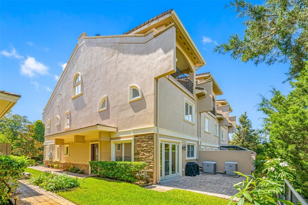 En Venta: $499,900 (3 camas, 2 baños, 2700 Pies cuadrados)