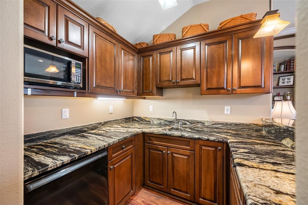 En Venta: $499,900 (3 camas, 2 baños, 2700 Pies cuadrados)