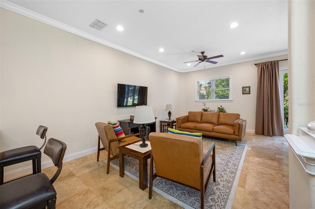 En Venta: $499,900 (3 camas, 2 baños, 2700 Pies cuadrados)