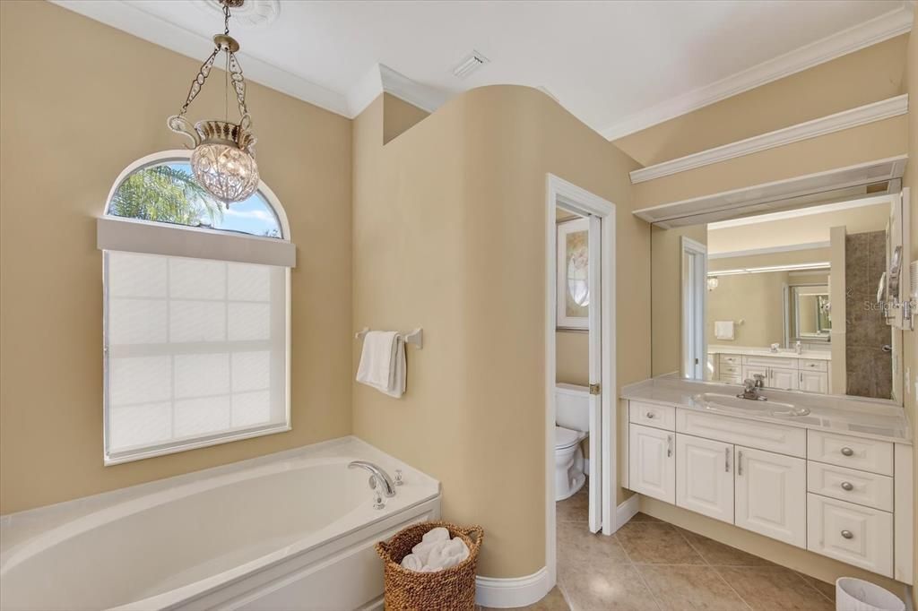 For Sale: $1,999,000 (4 beds, 3 baths, 3678 Square Feet)