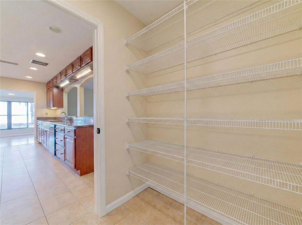 Под контрактом: $629,000 (3 спален, 2 ванн, 1705 Квадратных фут)