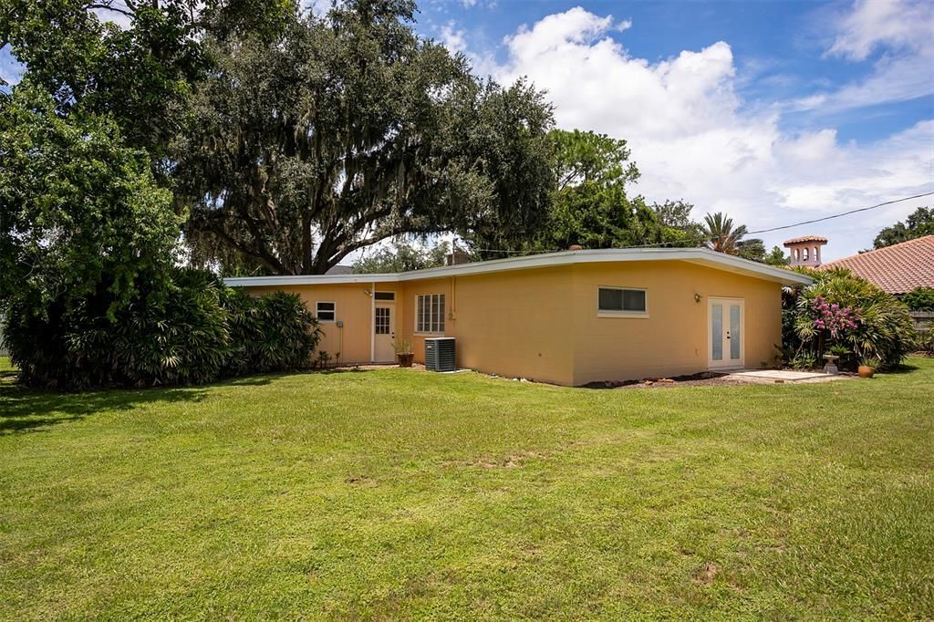 На продажу: $2,000,000 (0.36 acres)