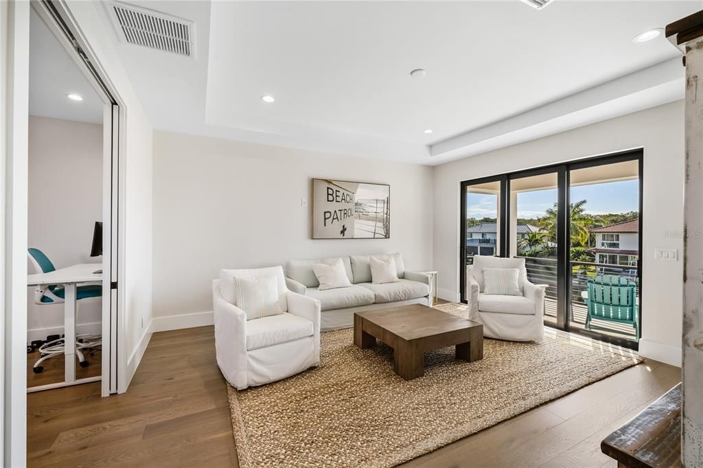 Active With Contract: $4,395,000 (3 beds, 3 baths, 3748 Square Feet)