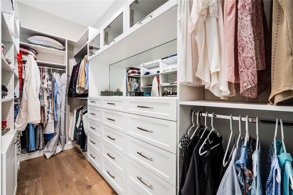 Active With Contract: $4,395,000 (3 beds, 3 baths, 3748 Square Feet)