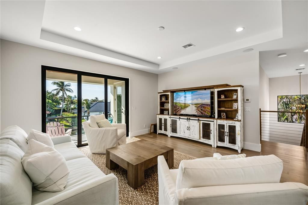 Active With Contract: $4,395,000 (3 beds, 3 baths, 3748 Square Feet)