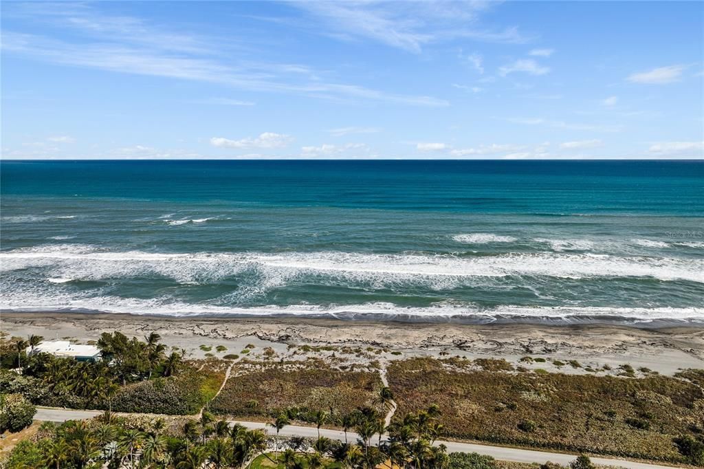Active With Contract: $4,395,000 (3 beds, 3 baths, 3748 Square Feet)