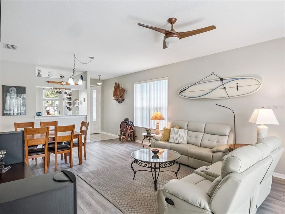 Activo con contrato: $315,000 (3 camas, 2 baños, 1586 Pies cuadrados)