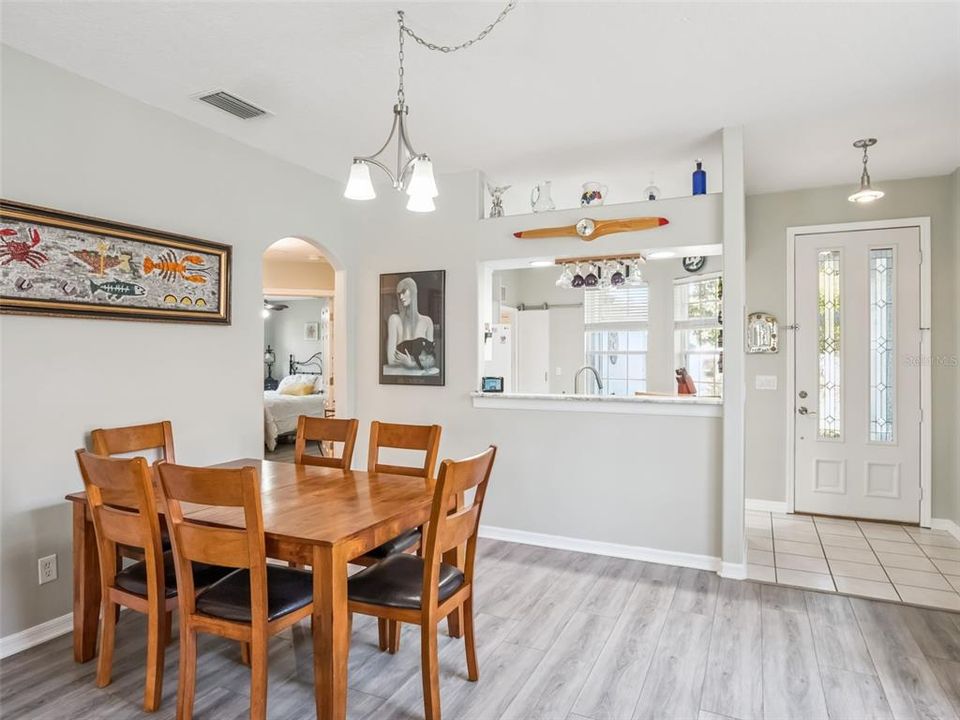 Activo con contrato: $315,000 (3 camas, 2 baños, 1586 Pies cuadrados)