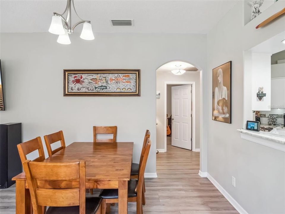 Activo con contrato: $315,000 (3 camas, 2 baños, 1586 Pies cuadrados)