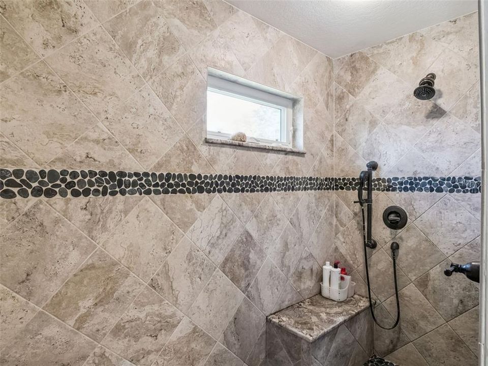 Activo con contrato: $315,000 (3 camas, 2 baños, 1586 Pies cuadrados)