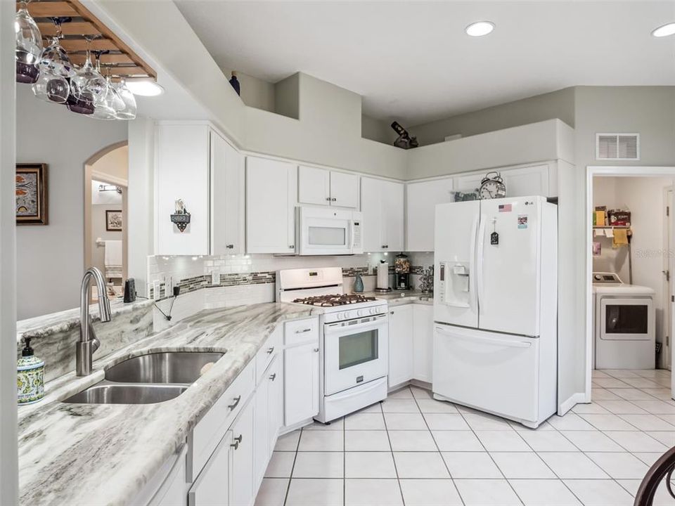 Activo con contrato: $315,000 (3 camas, 2 baños, 1586 Pies cuadrados)