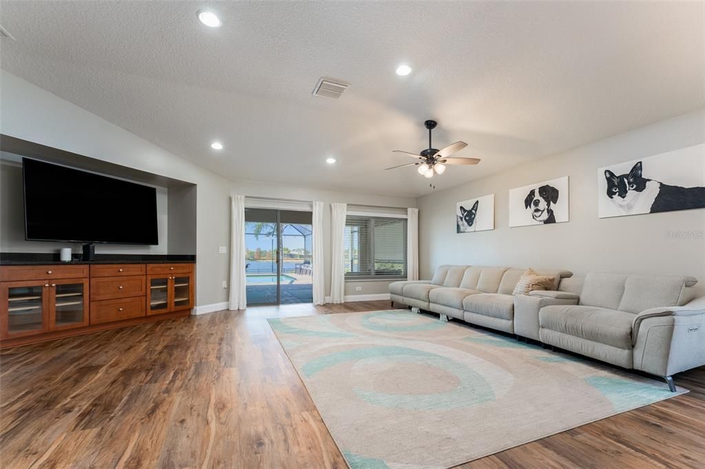 For Sale: $615,000 (4 beds, 2 baths, 2603 Square Feet)