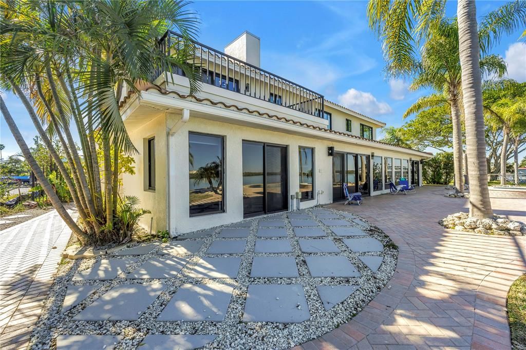 For Sale: $2,950,000 (4 beds, 4 baths, 3614 Square Feet)