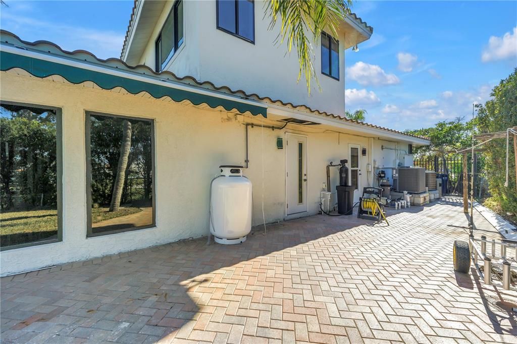 For Sale: $2,950,000 (4 beds, 4 baths, 3614 Square Feet)