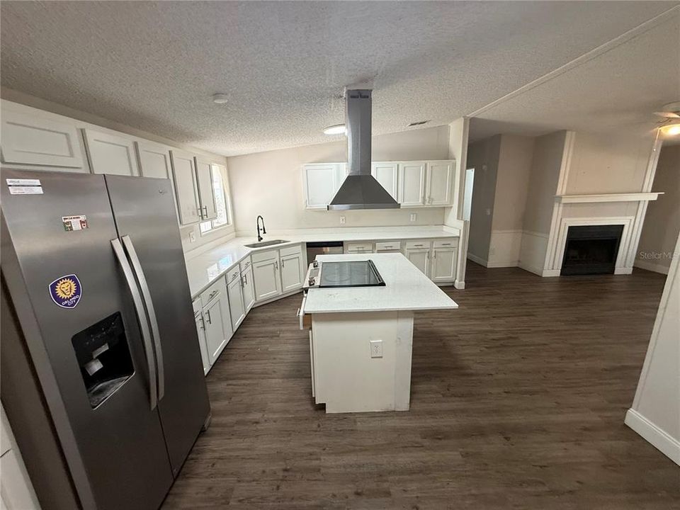 Active With Contract: $175,000 (3 beds, 2 baths, 1728 Square Feet)