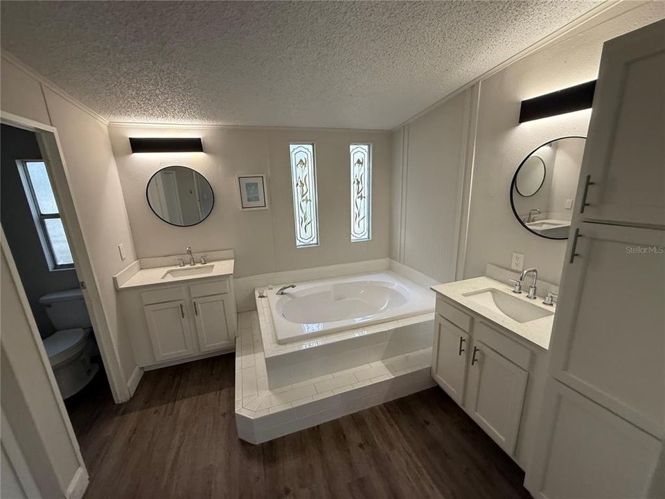 Active With Contract: $175,000 (3 beds, 2 baths, 1728 Square Feet)