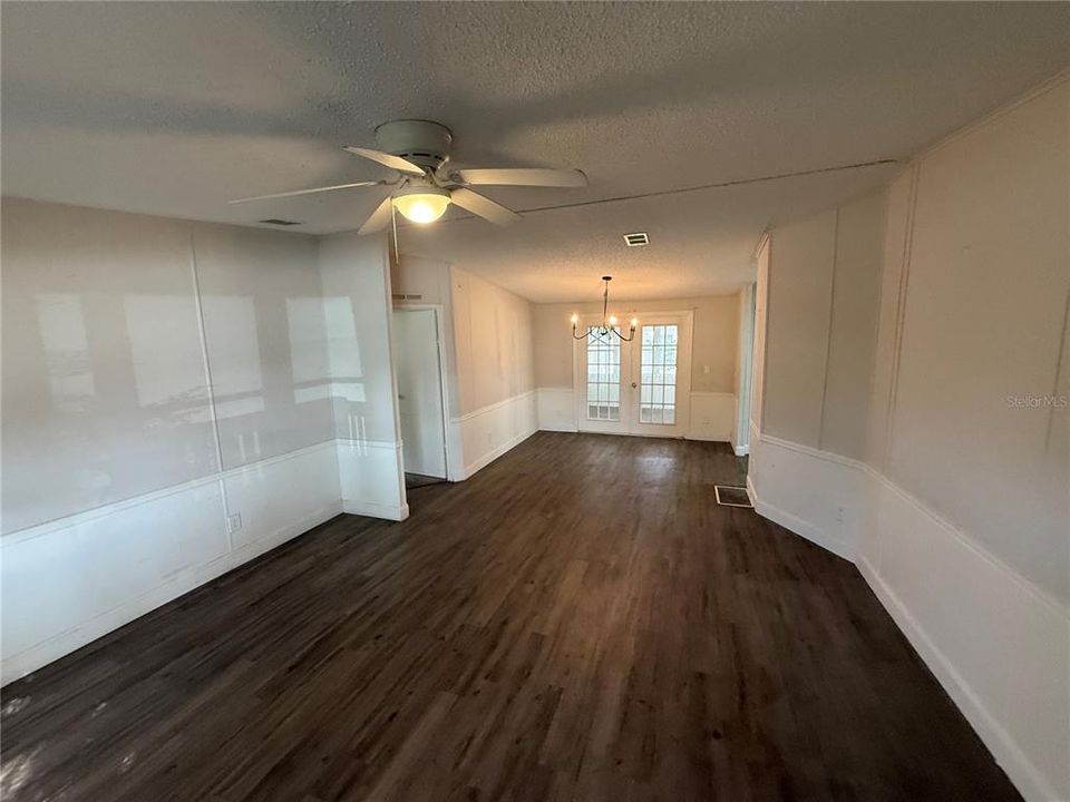 Active With Contract: $175,000 (3 beds, 2 baths, 1728 Square Feet)