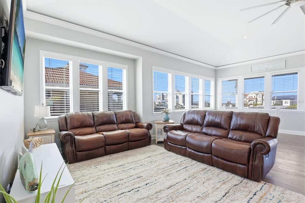 En Venta: $1,275,000 (3 camas, 2 baños, 1973 Pies cuadrados)